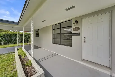 1140 N 74th Way Hollywood FL 33024
