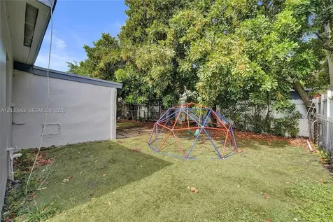 1140 N 74th Way Hollywood FL 33024
