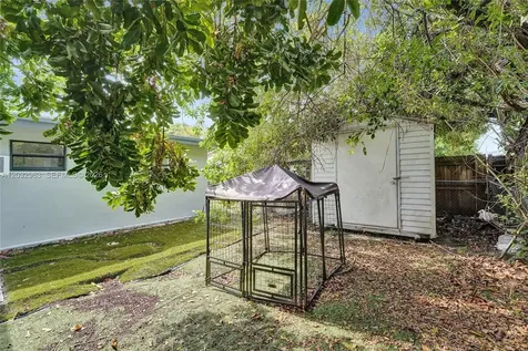 1140 N 74th Way Hollywood FL 33024