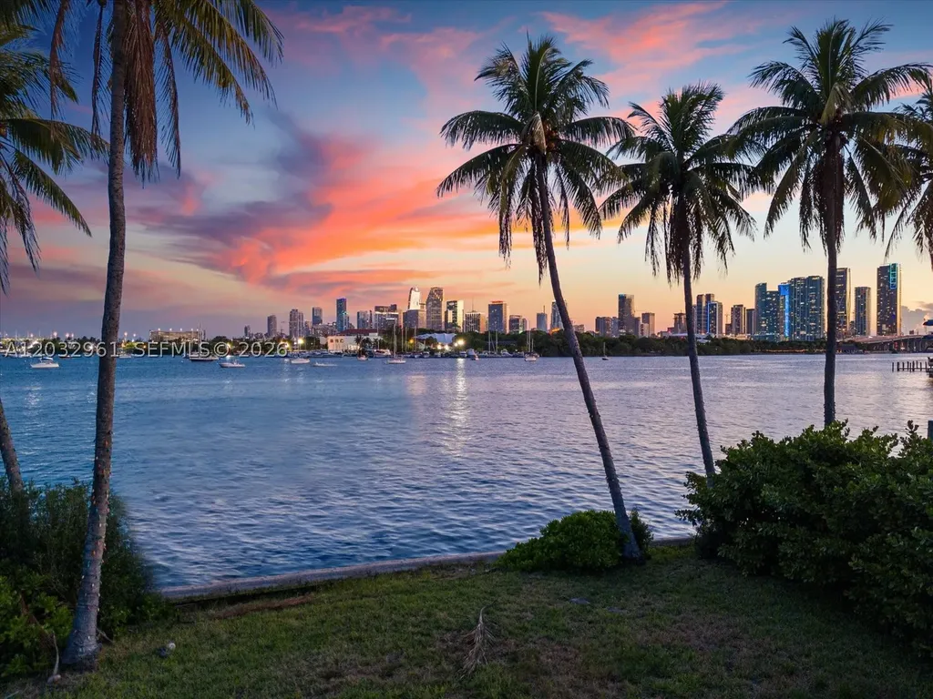 1228 S Venetian Way Miami FL 33139