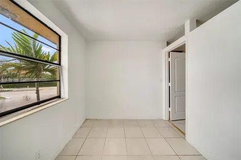 4081 N Dixie Highway Oakland Park FL 33334