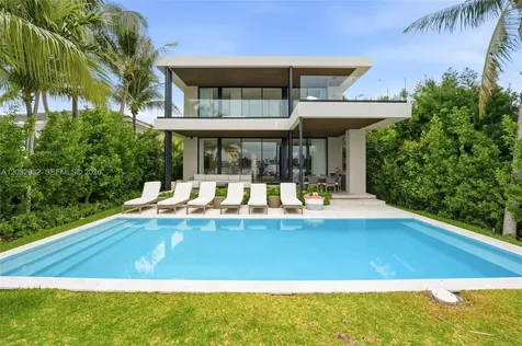 1050 Stillwater Drive Miami Beach FL 33141