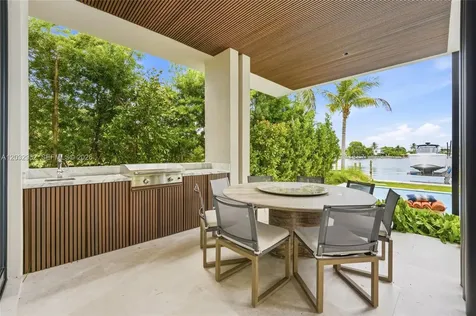 1050 Stillwater Drive Miami Beach FL 33141