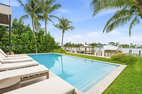 1050 Stillwater Drive Miami Beach FL 33141