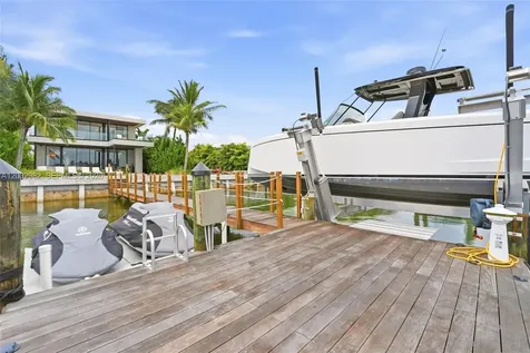 1050 Stillwater Drive Miami Beach FL 33141