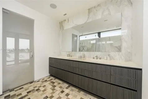 1050 Stillwater Drive Miami Beach FL 33141