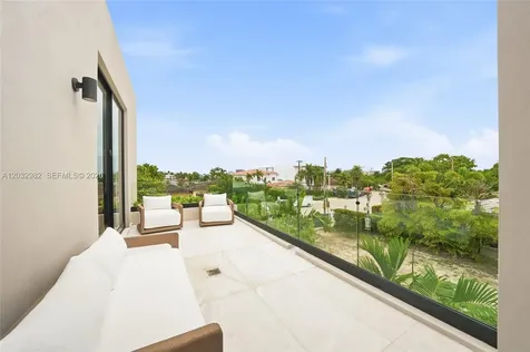 1050 Stillwater Drive Miami Beach FL 33141