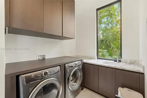 1050 Stillwater Drive Miami Beach FL 33141