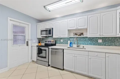 2424 NE 9th Street Fort Lauderdale FL 33304