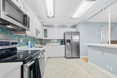 2424 NE 9th Street Fort Lauderdale FL 33304