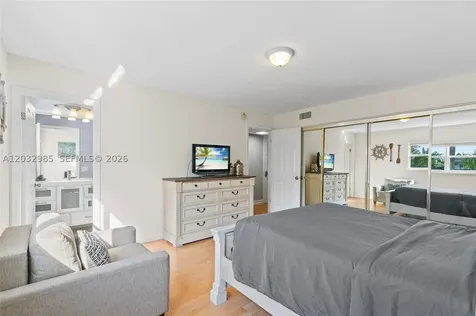 2424 NE 9th Street Fort Lauderdale FL 33304