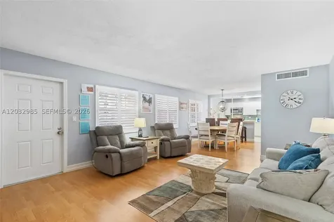 2424 NE 9th Street Fort Lauderdale FL 33304