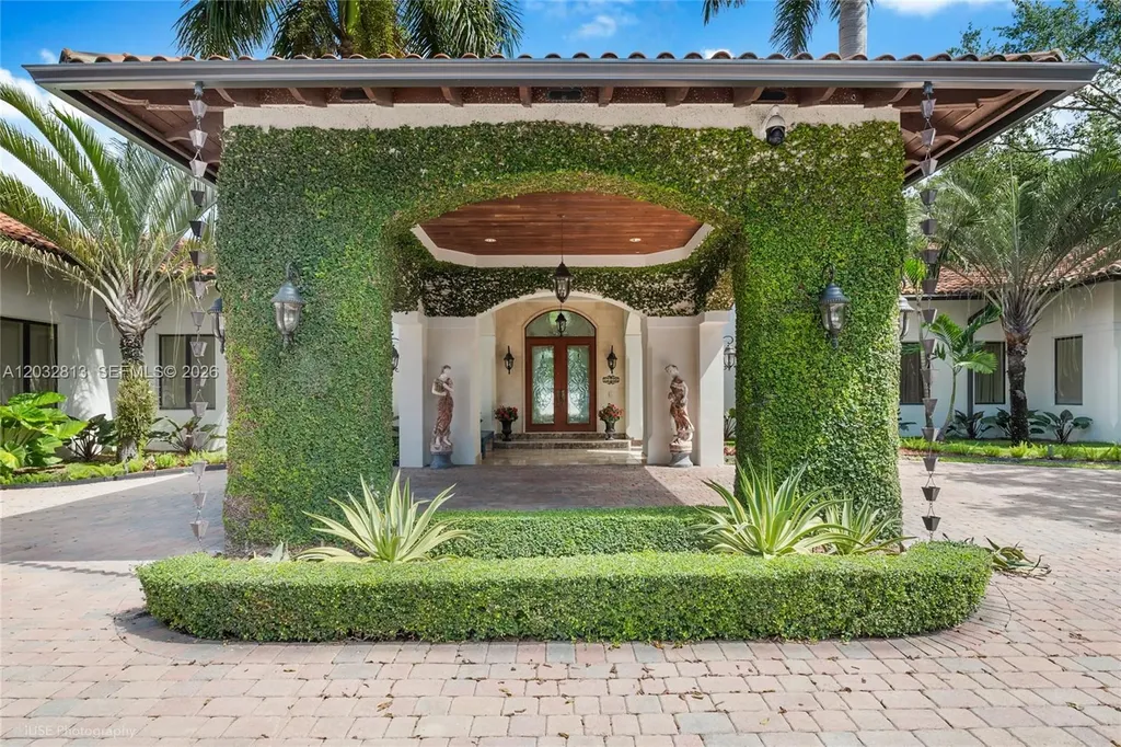 7405 SW 104th Street Pinecrest FL 33156