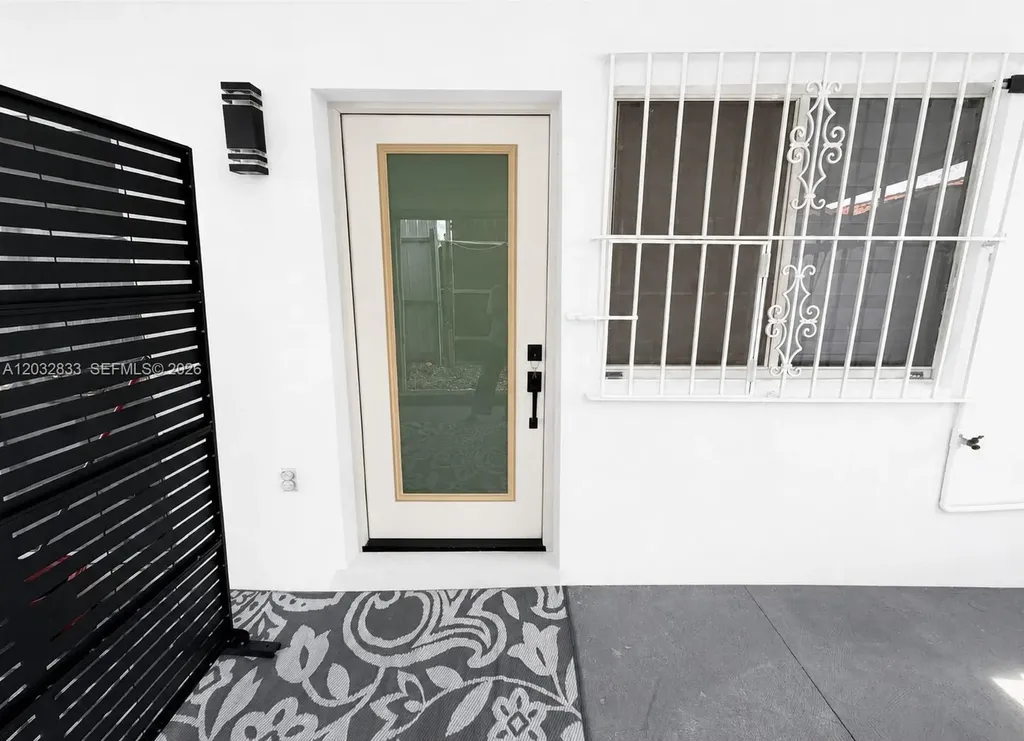 8859 NW 110th Lane Hialeah Gardens FL 33018