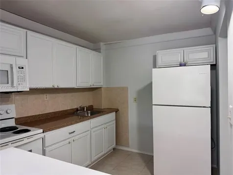 16950 W Dixie Hwy A232 Highway North Miami Beach FL 33160