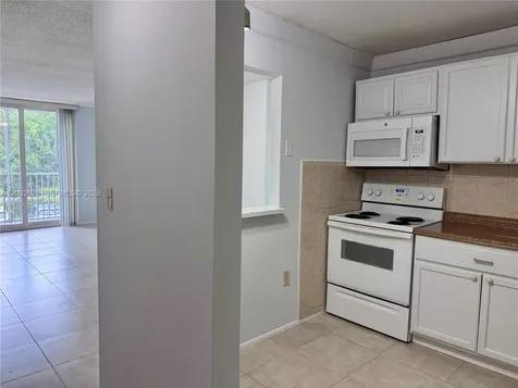 16950 W Dixie Hwy A232 Highway North Miami Beach FL 33160