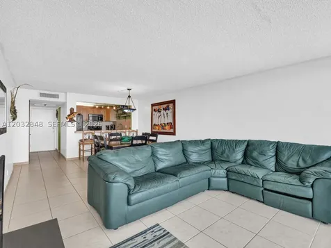 2301 S Ocean Drive Hollywood FL 33019