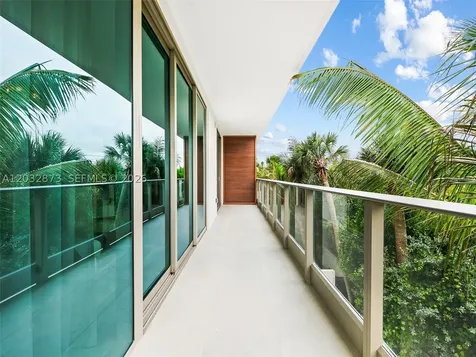 2200 Brickell Avenue Miami FL 33129