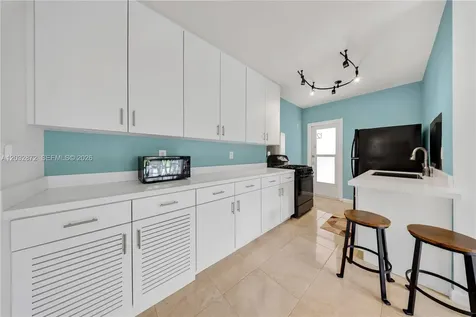 260 Ocean Drive Miami Beach FL 33139