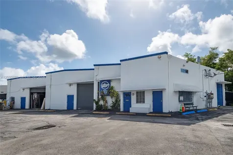15221 NE 21st Avenue North Miami Beach FL 33162