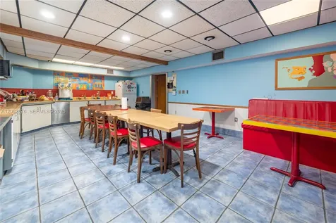 15221 NE 21st Avenue North Miami Beach FL 33162