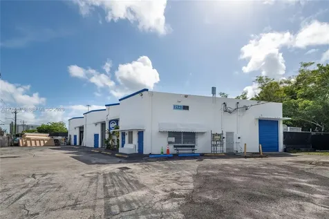 15221 NE 21st Avenue North Miami Beach FL 33162