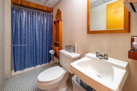 15221 NE 21st Avenue North Miami Beach FL 33162