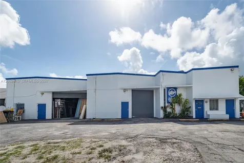 15221 NE 21st Avenue North Miami Beach FL 33162