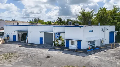 15221 NE 21st Avenue North Miami Beach FL 33162
