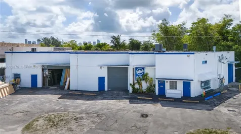 15221 NE 21st Avenue North Miami Beach FL 33162