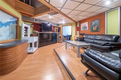 15221 NE 21st Avenue North Miami Beach FL 33162