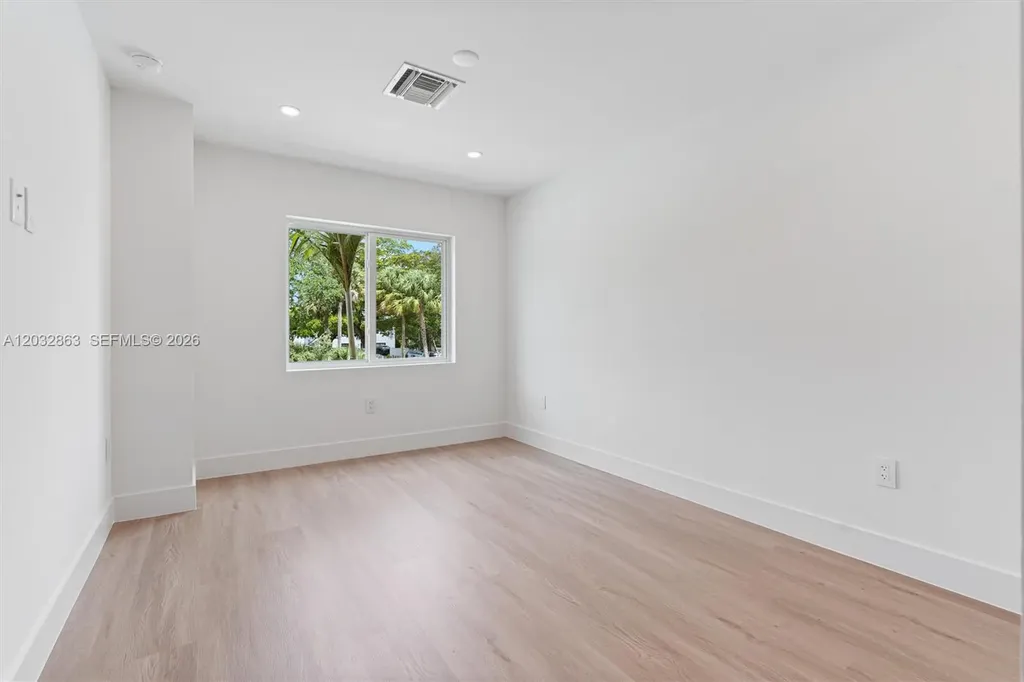 1537 NW 94th Way Coral Springs FL 33071
