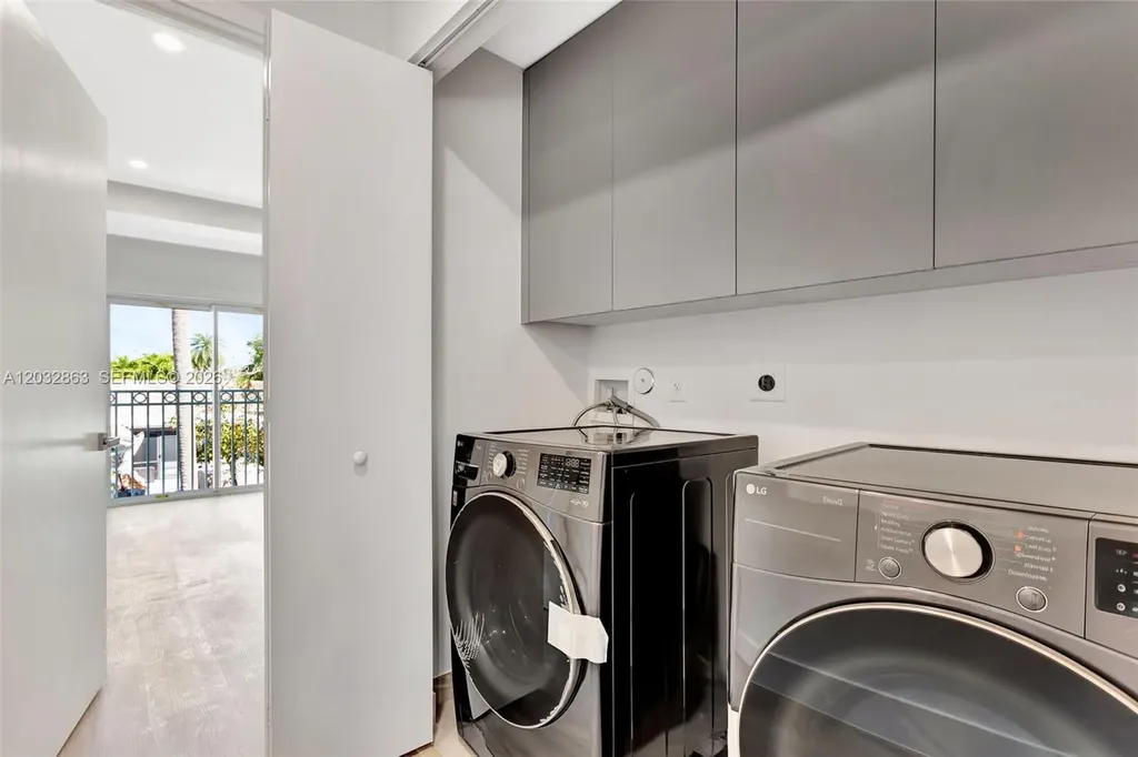 1537 NW 94th Way Coral Springs FL 33071
