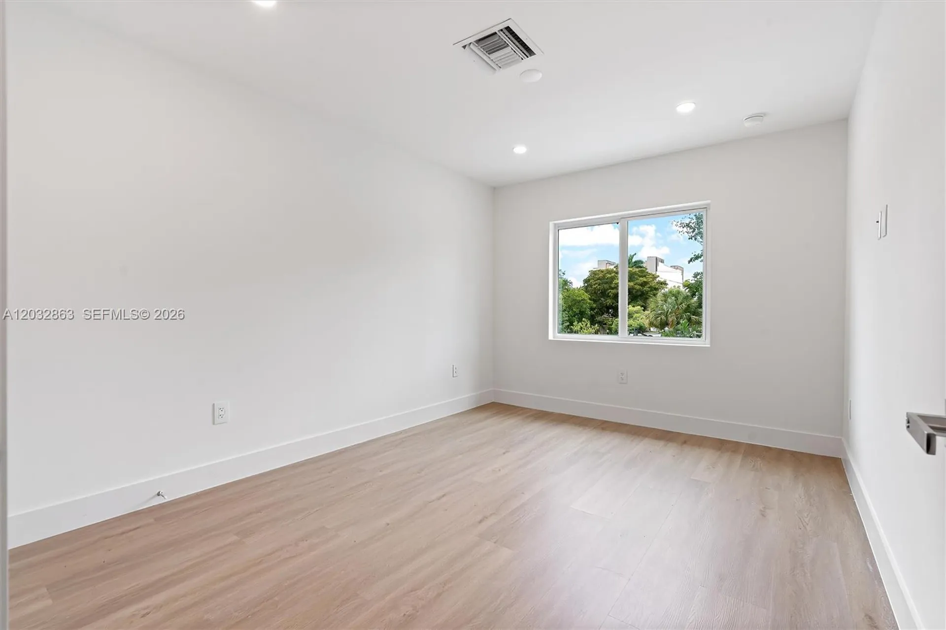 1537 NW 94th Way Coral Springs FL 33071