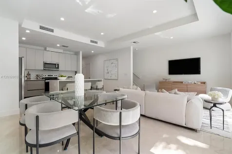 1537 NW 94th Way Coral Springs FL 33071