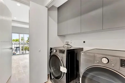 1537 NW 94th Way Coral Springs FL 33071