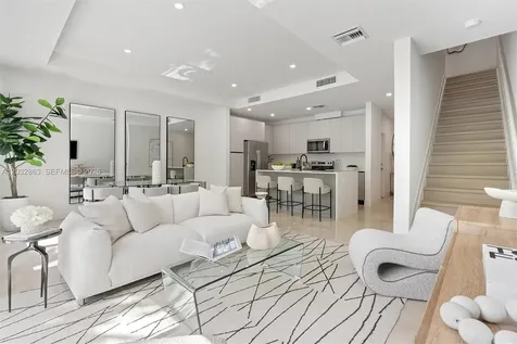 1537 NW 94th Way Coral Springs FL 33071