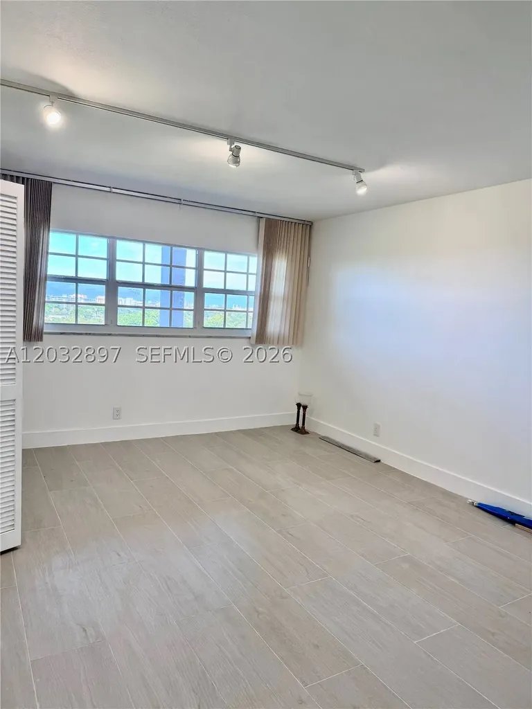 575 Oaks Lane Pompano Beach FL 33069