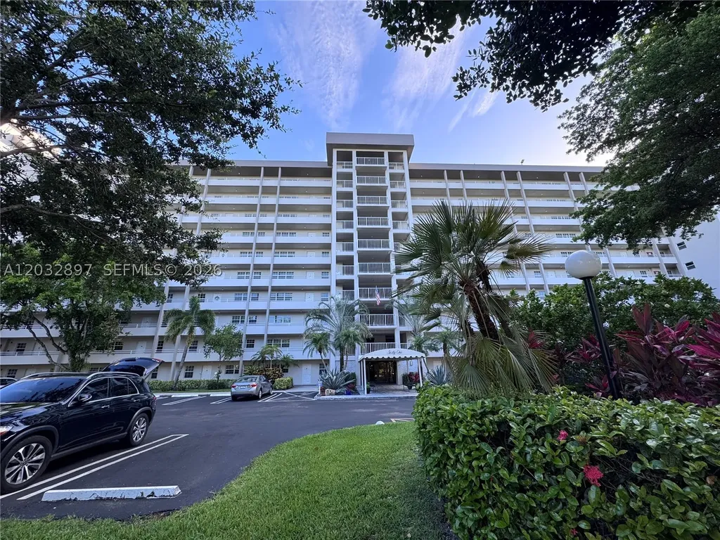 575 Oaks Lane Pompano Beach FL 33069