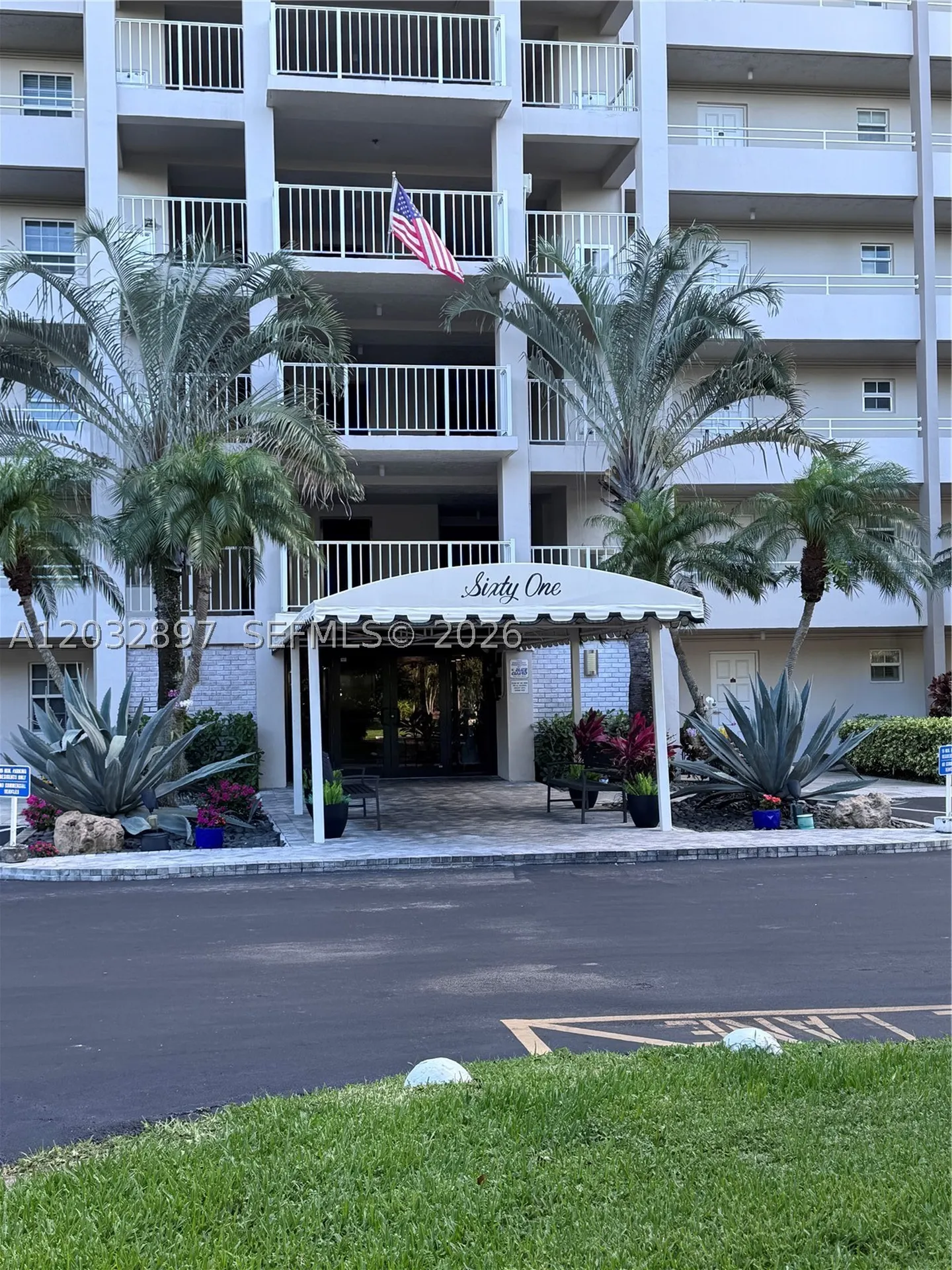 575 Oaks Lane Pompano Beach FL 33069