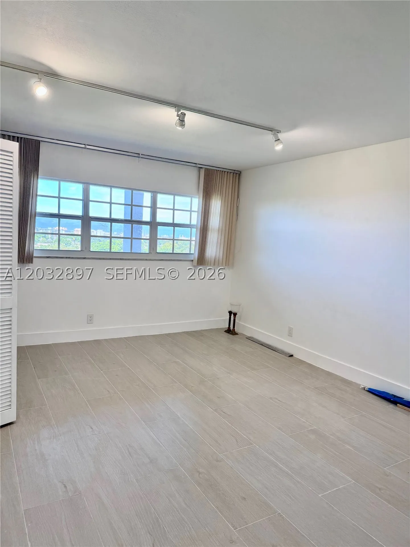 575 Oaks Lane Pompano Beach FL 33069