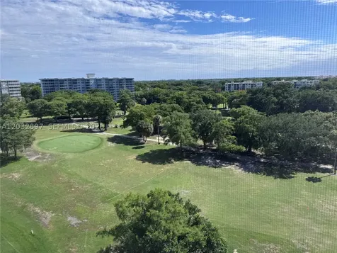 575 Oaks Lane Pompano Beach FL 33069