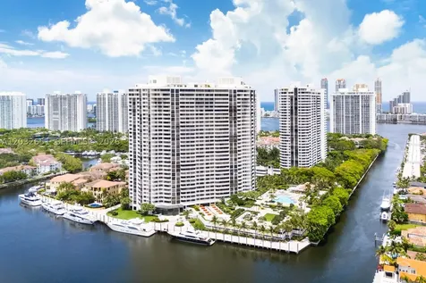 1000 W Island Boulevard Aventura FL 33160