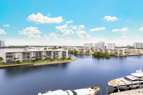 1000 W Island Boulevard Aventura FL 33160