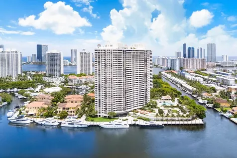 1000 W Island Boulevard Aventura FL 33160