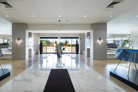 1000 W Island Boulevard Aventura FL 33160