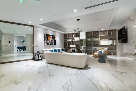 1000 W Island Boulevard Aventura FL 33160