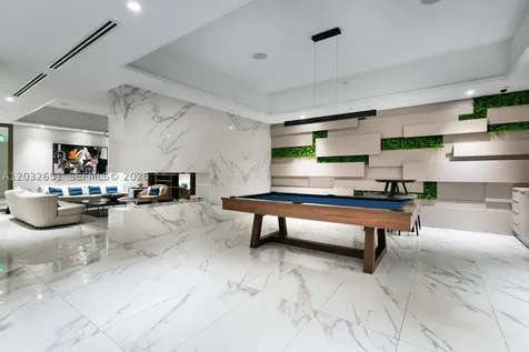 1000 W Island Boulevard Aventura FL 33160