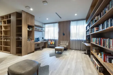 1000 W Island Boulevard Aventura FL 33160