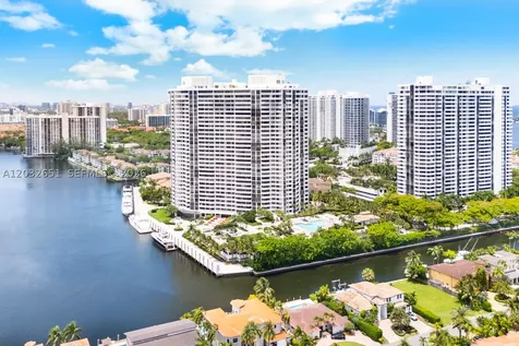 1000 W Island Boulevard Aventura FL 33160